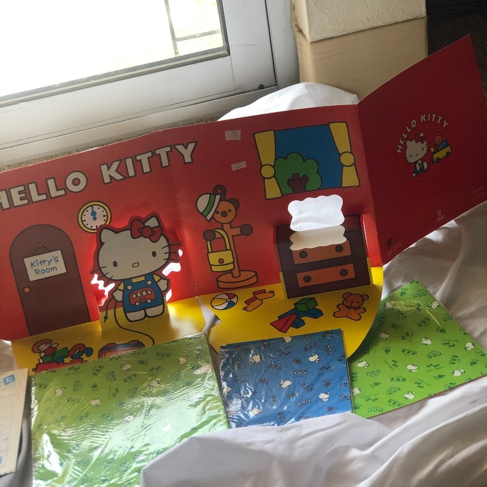 Hello Kitty Origami paper set with pop up house